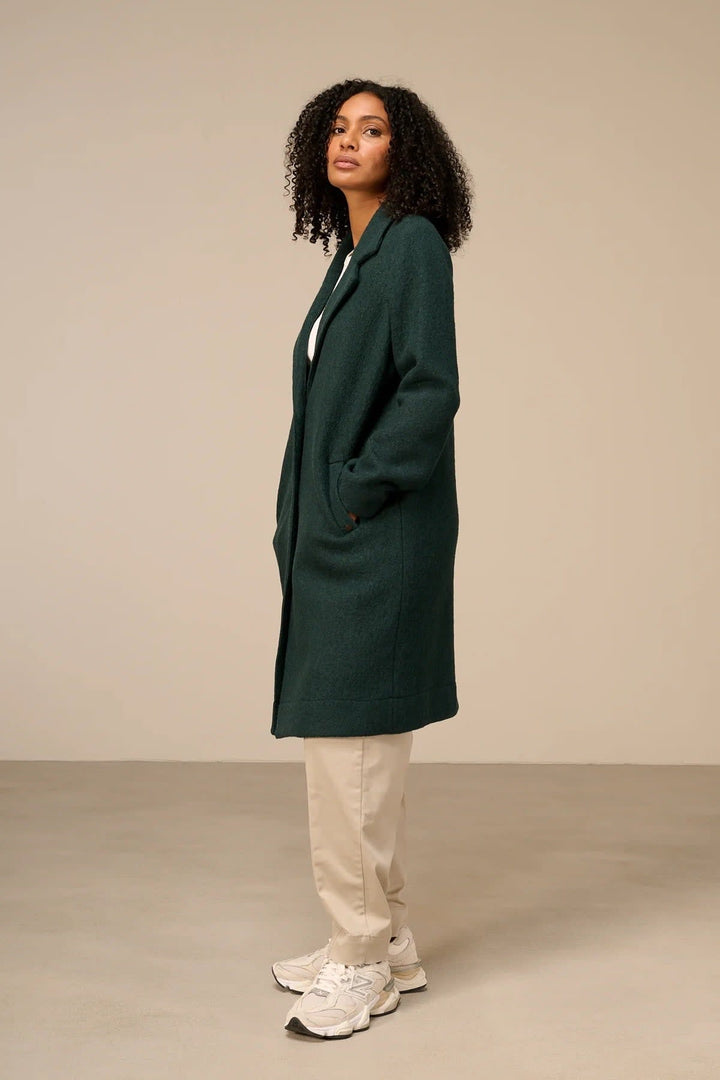 Manteau long à col tailleur vue de face pour femme Nile