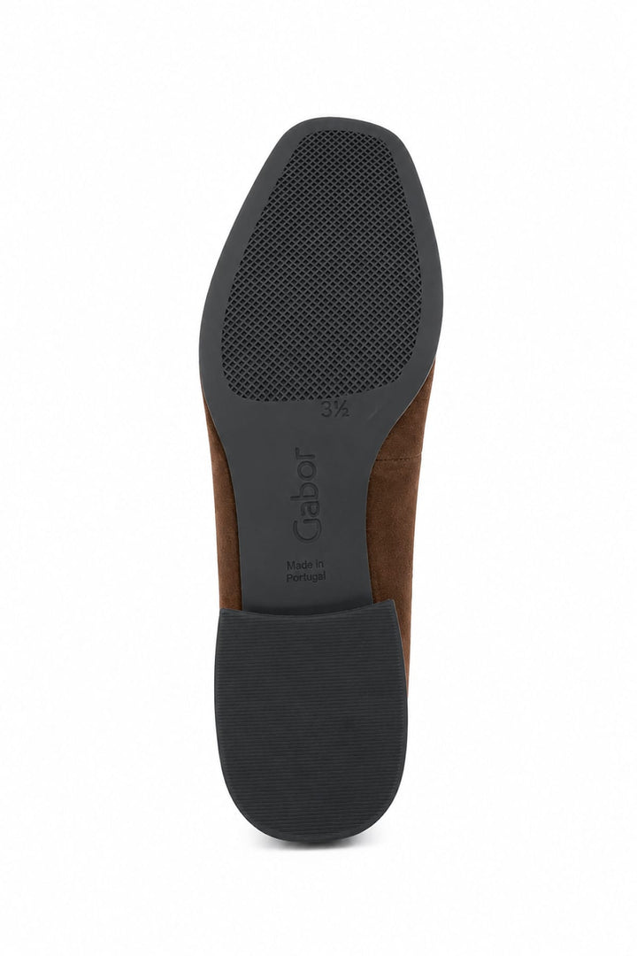 Mocassins en suède à maillons ornés vue de face pour femme Gabor