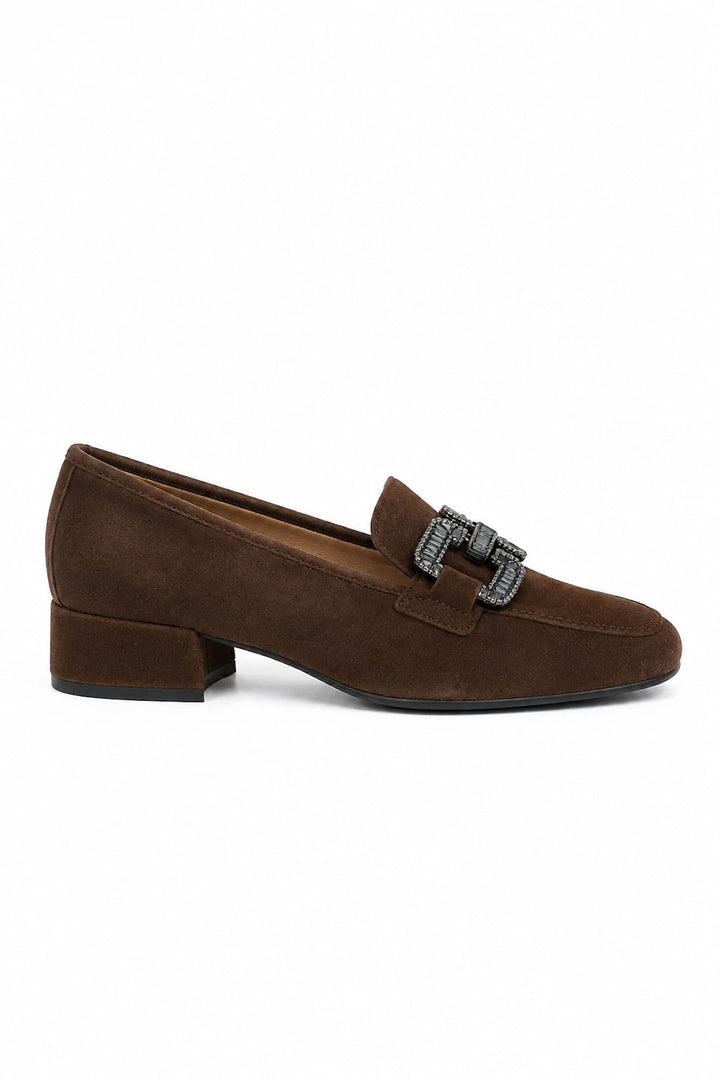 Mocassins noirs en suède à maillons ornés vue de face pour femme Gabor