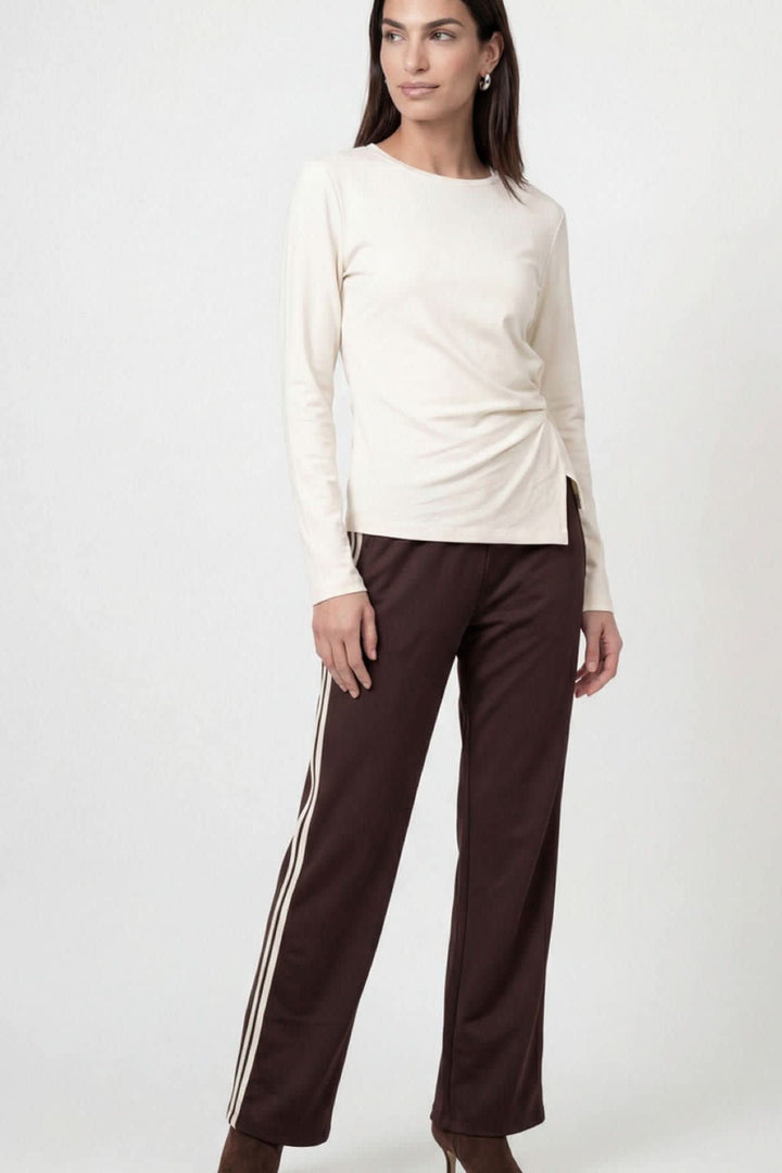 Pantalon à jambe large avec bandes latérales vue de face pour femme Monari