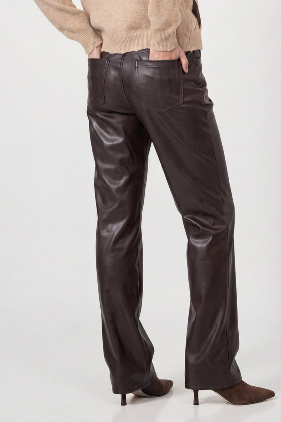 Pantalon à jambe large en similicuir noir vue de face pour femme Monari