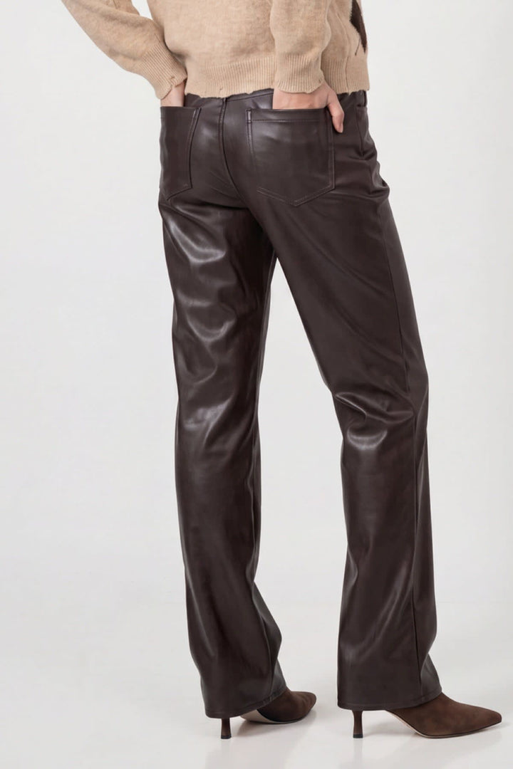 Pantalon à jambe large en similicuir noir vue de face pour femme Monari