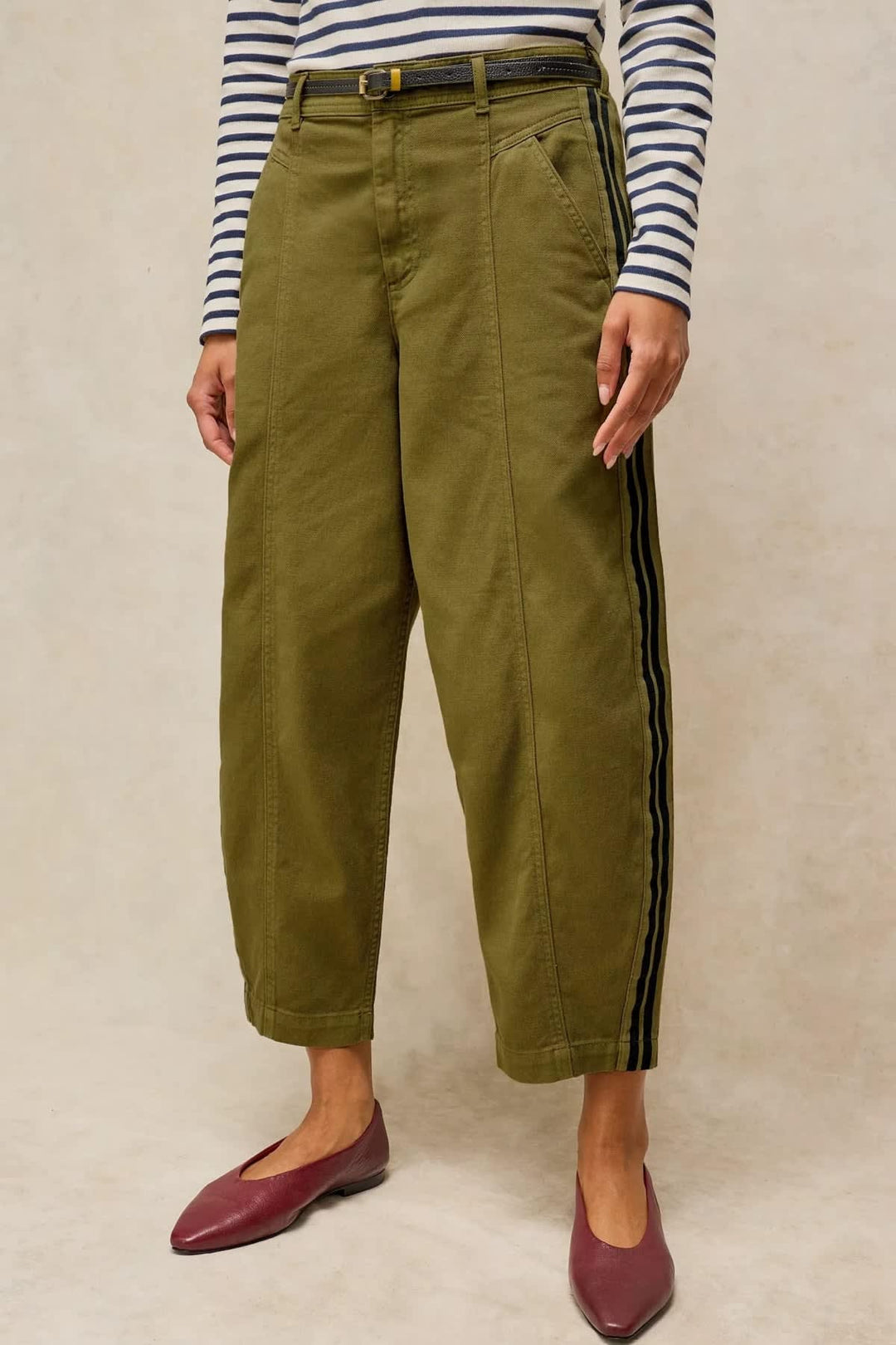 Pantalon chino Adeline à jambe large avec bandes latérales pour femme White Stuff