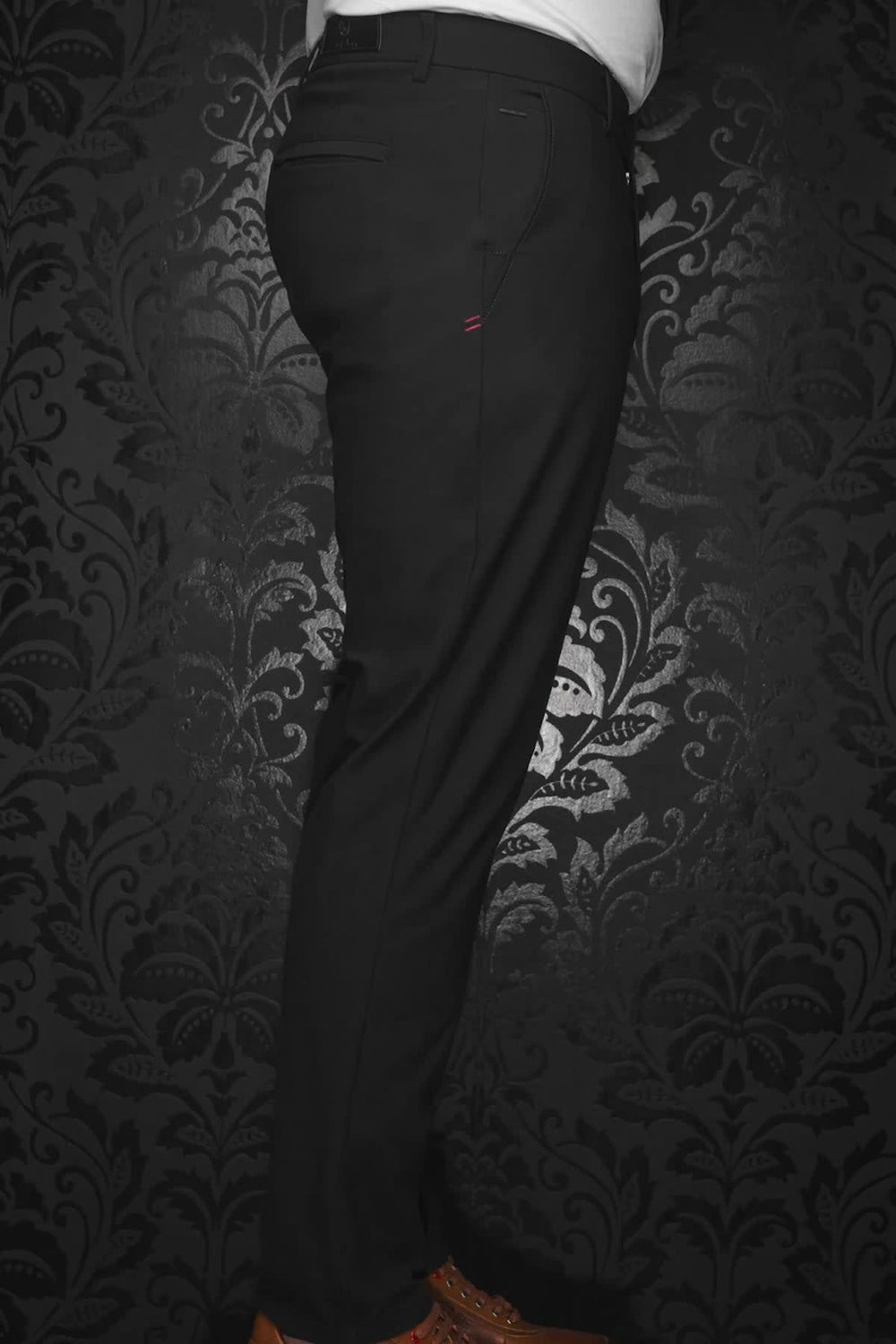 Side view of men's gray Carrera chino pants with pockets and a visible waistband - Valérie Simon
