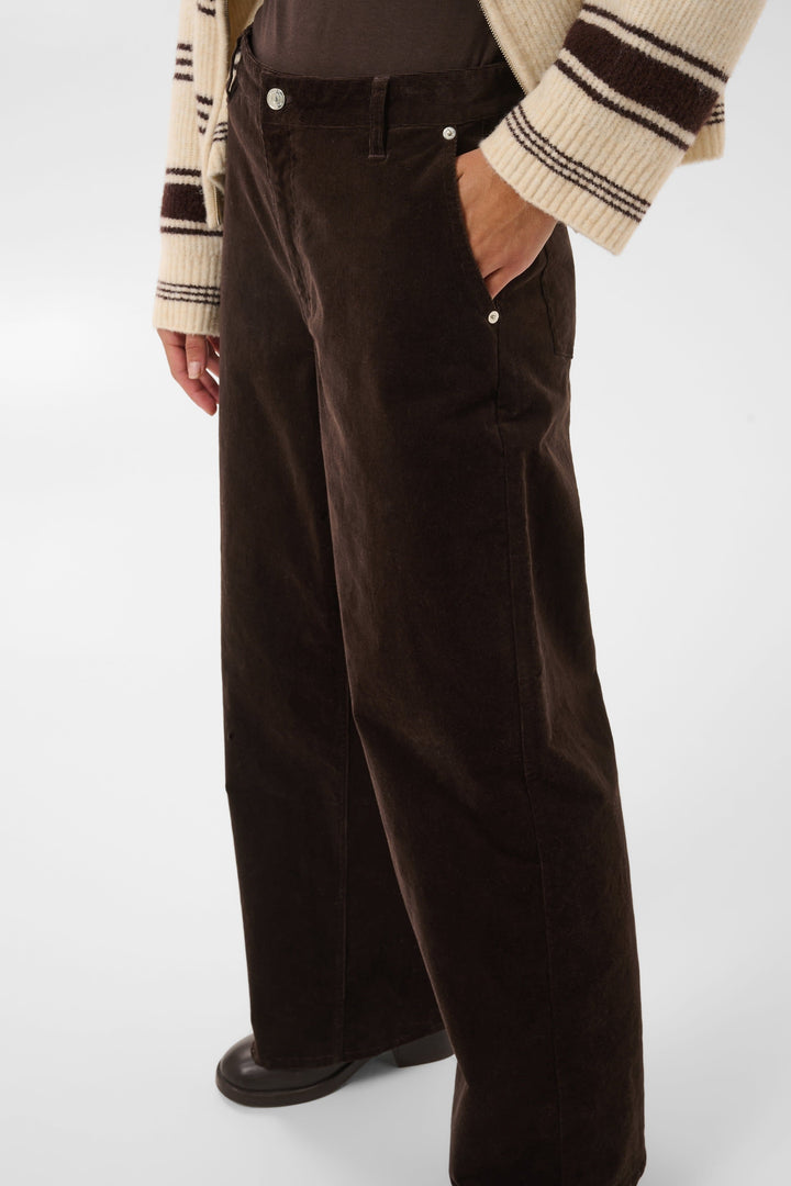 Pantalon en velours côtelé marron à jambe large vue de face pour femme Part Two
