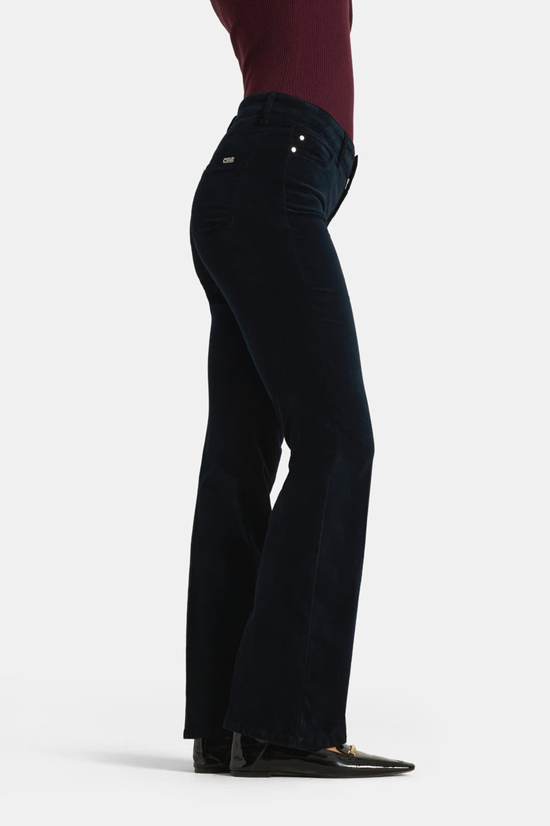 Front view of Cambio women&