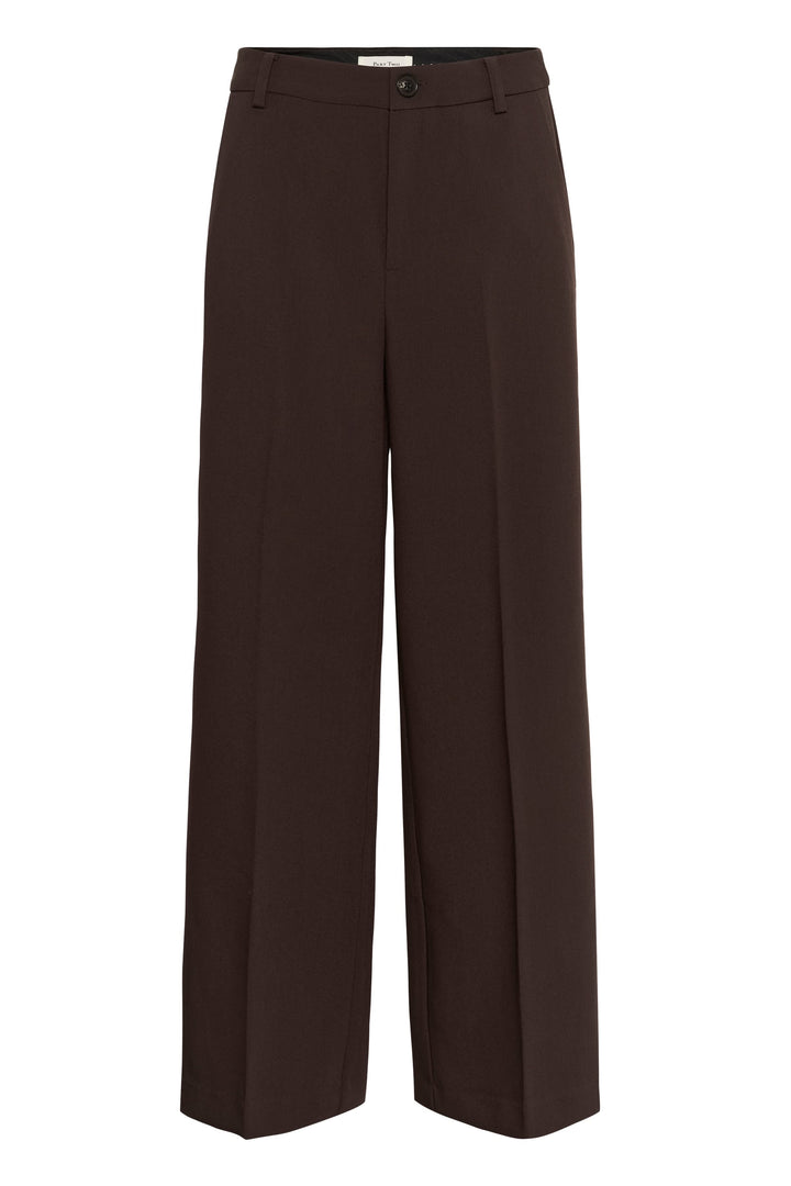 Pantalon habillé Ninnesa à jambe large vue de face pour femme Part Two