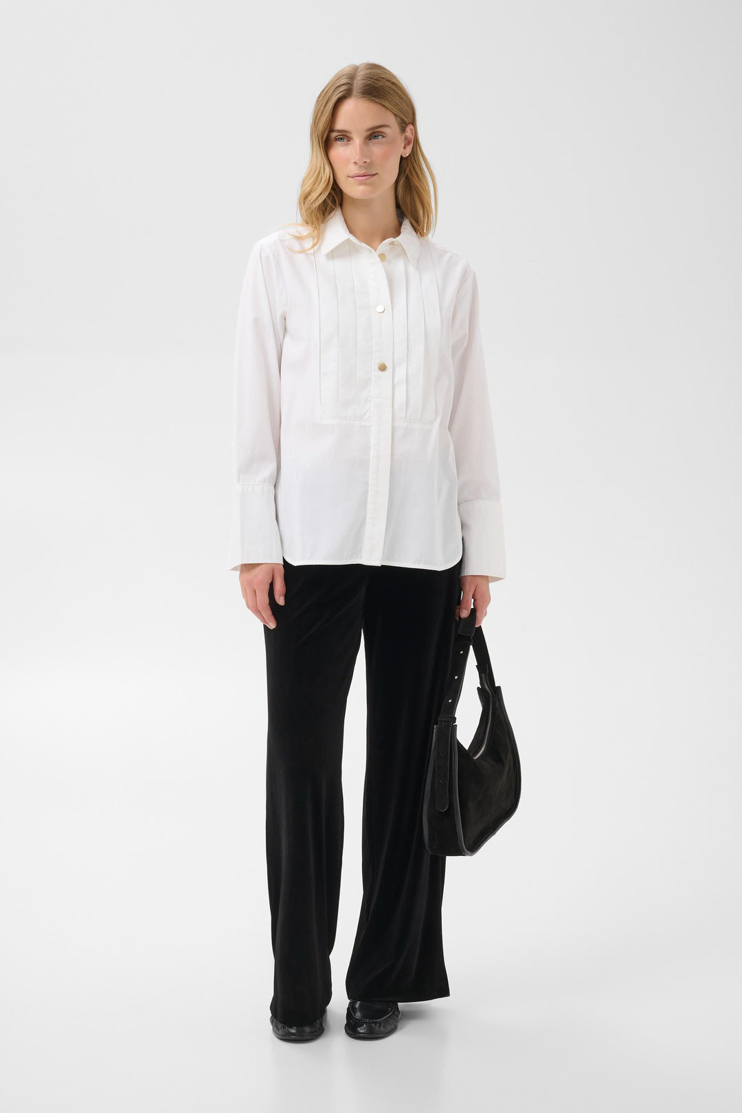 Front view of the women&