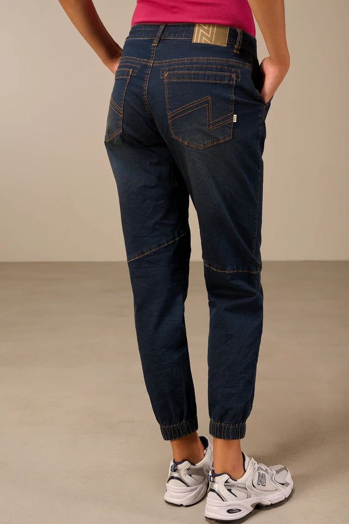 Pantalon jogger en denim vue de face pour femme Nile
