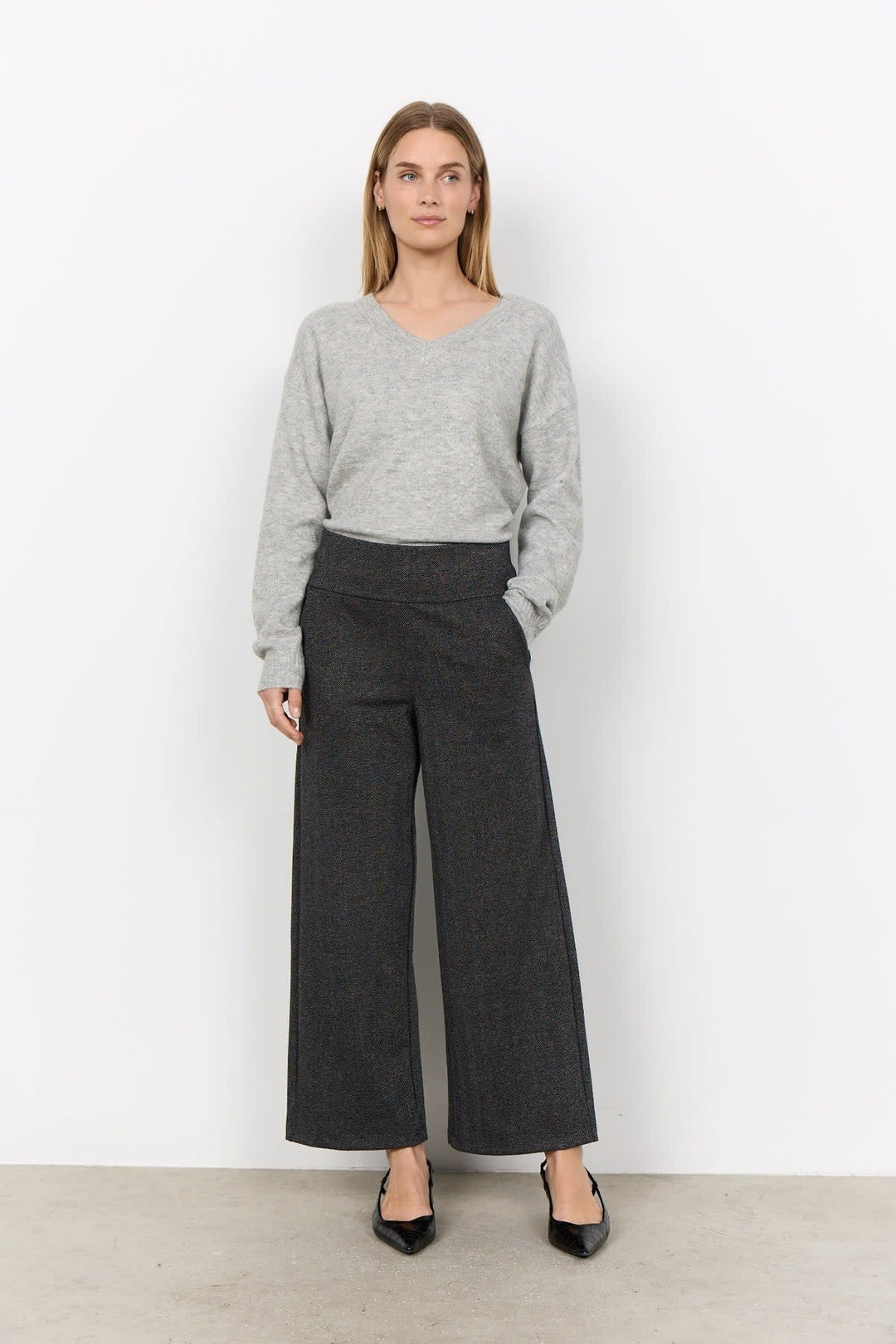 Vue frontale pantalon large Soya Concept femme gris texturé avec détails maille - Valérie Simon
