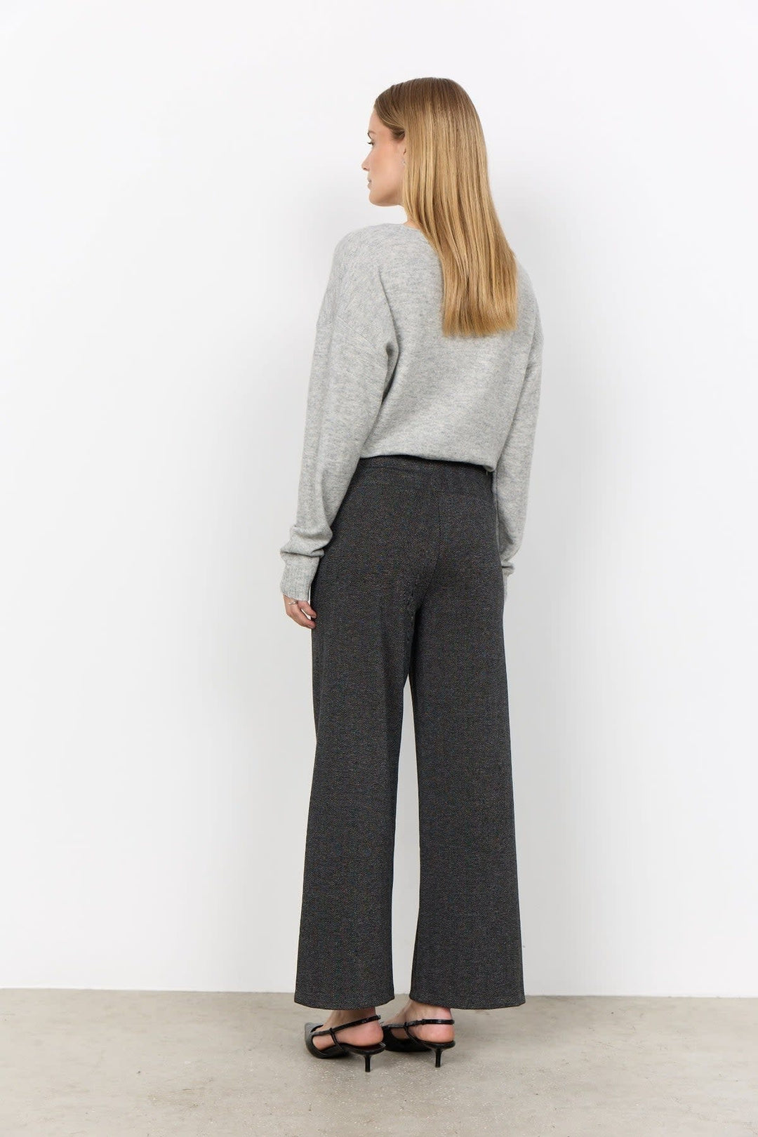 Vue de côté pantalon large en maille texturée Soya Concept femme noir - Valérie Simon