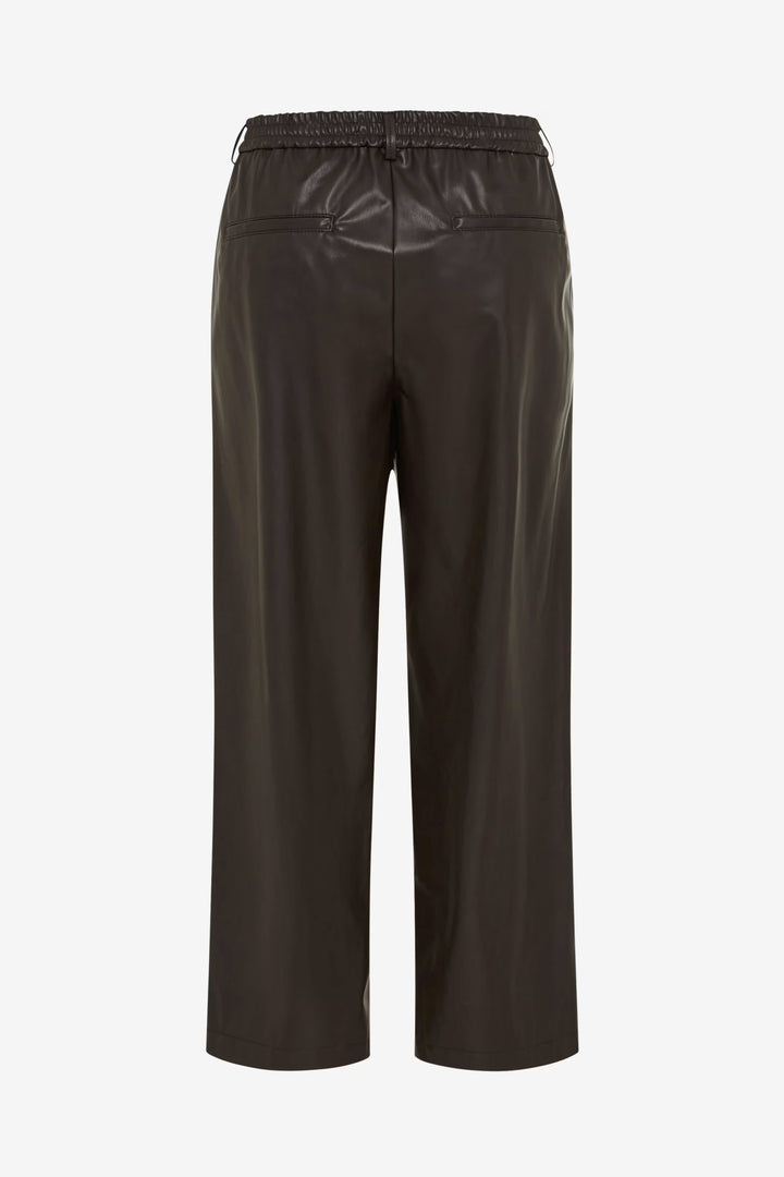 Pantalon Maine en similicuir noir à jambe large vue de face pour femme Brax