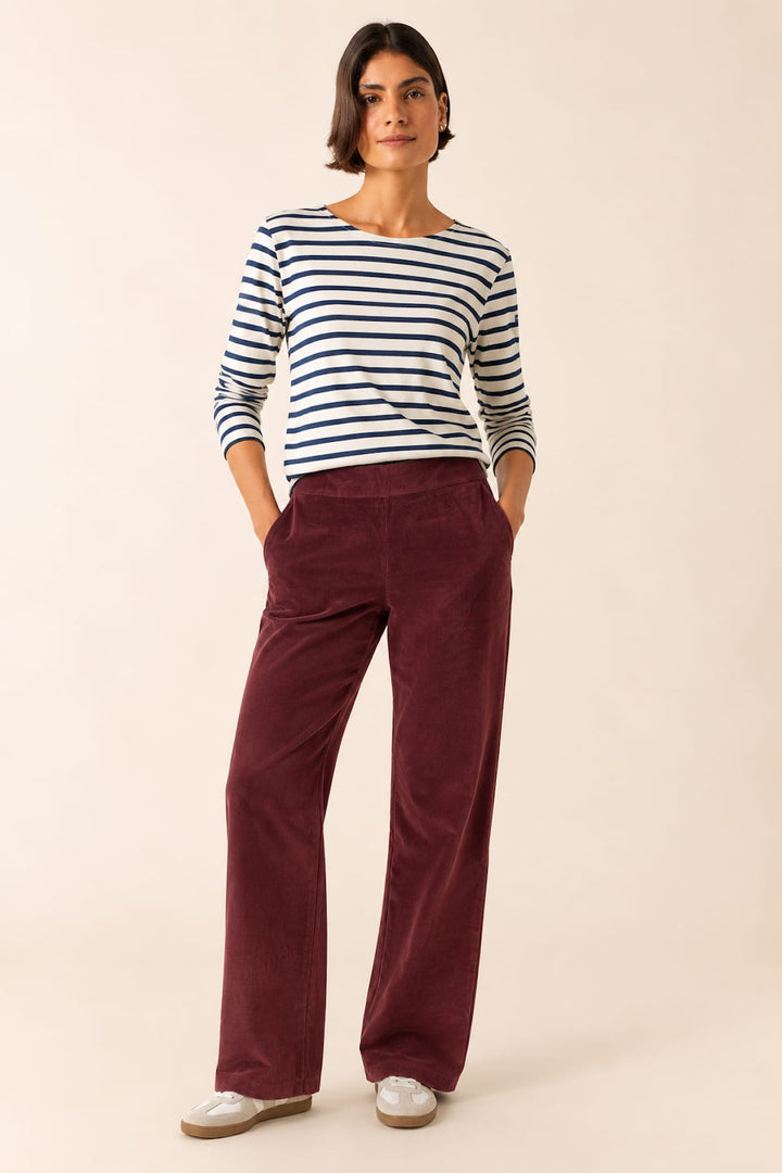Pantalon Sabrina chino en velours côtelé à jambe large vue de face pour femme Saint James