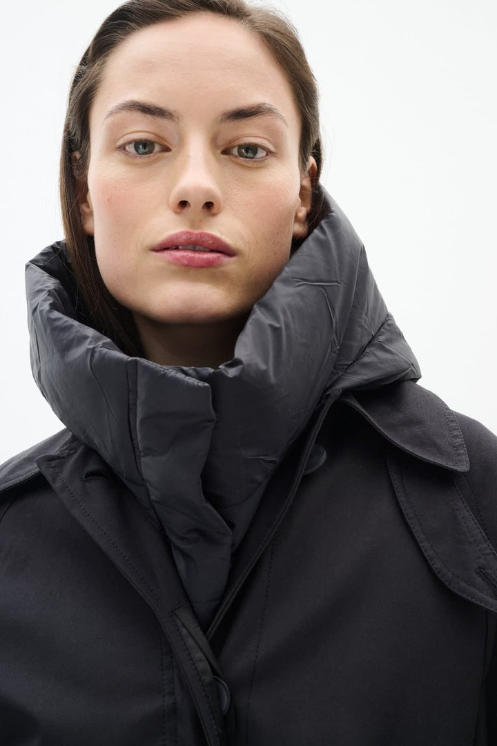 Vue de face plastron à capuche LILA Inwear pour femme couleur lila avec détails en tricot - Valérie Simon