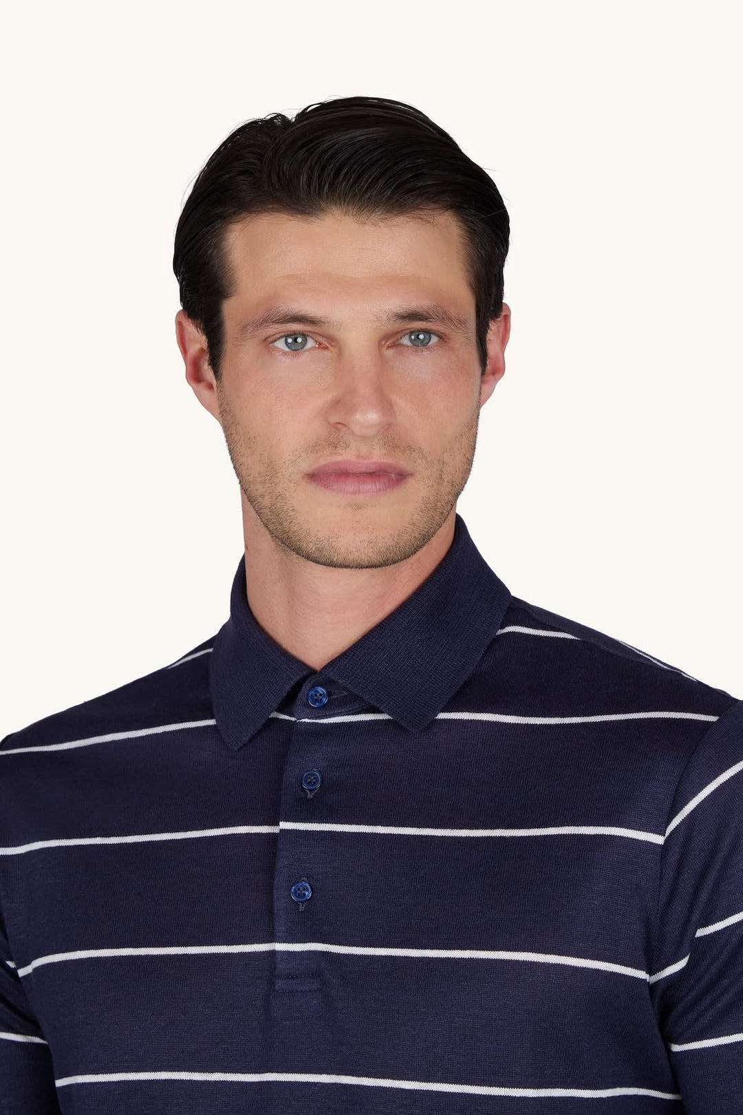 Polo rayé pour homme Paul and Shark bleu vue de face détails sur rayures et logo - Valérie Simon