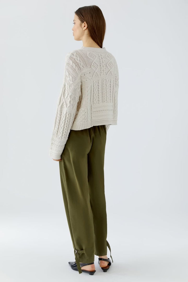 Pull en maille patchwork vue de face pour femme Oui