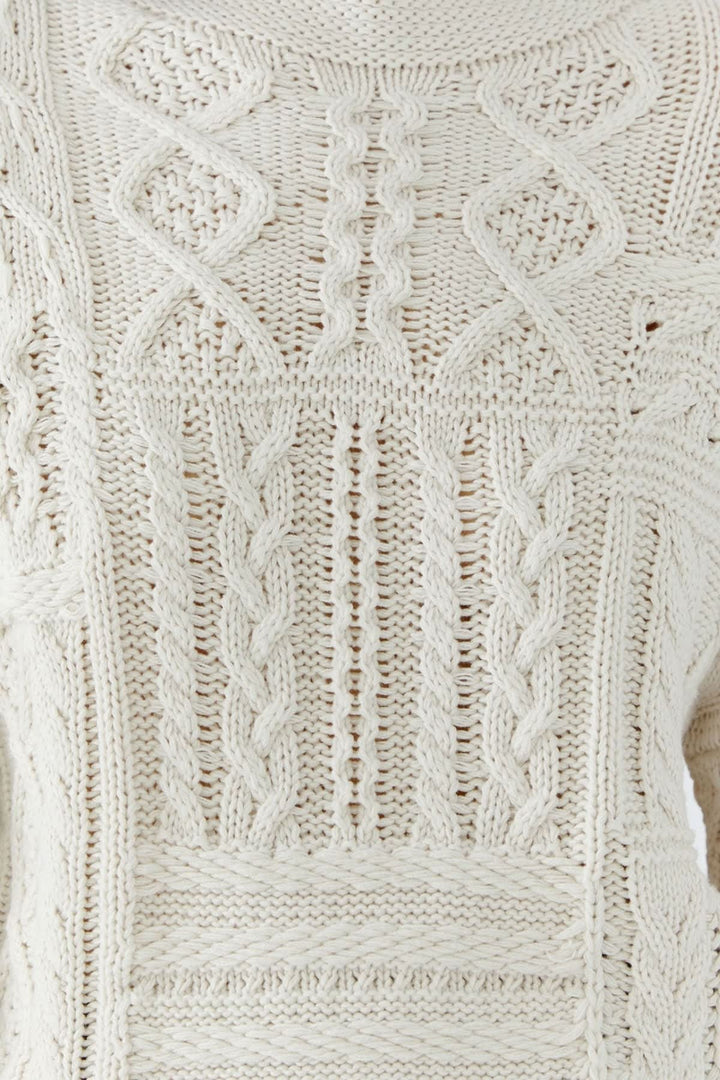 Pull en maille patchwork vue de face pour femme Oui