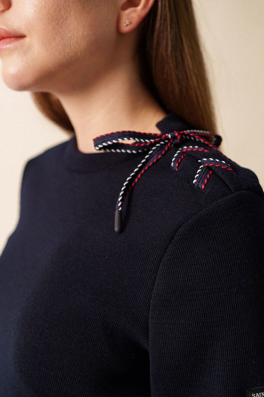 Chandail en maille à détail nœud sur l’épaule