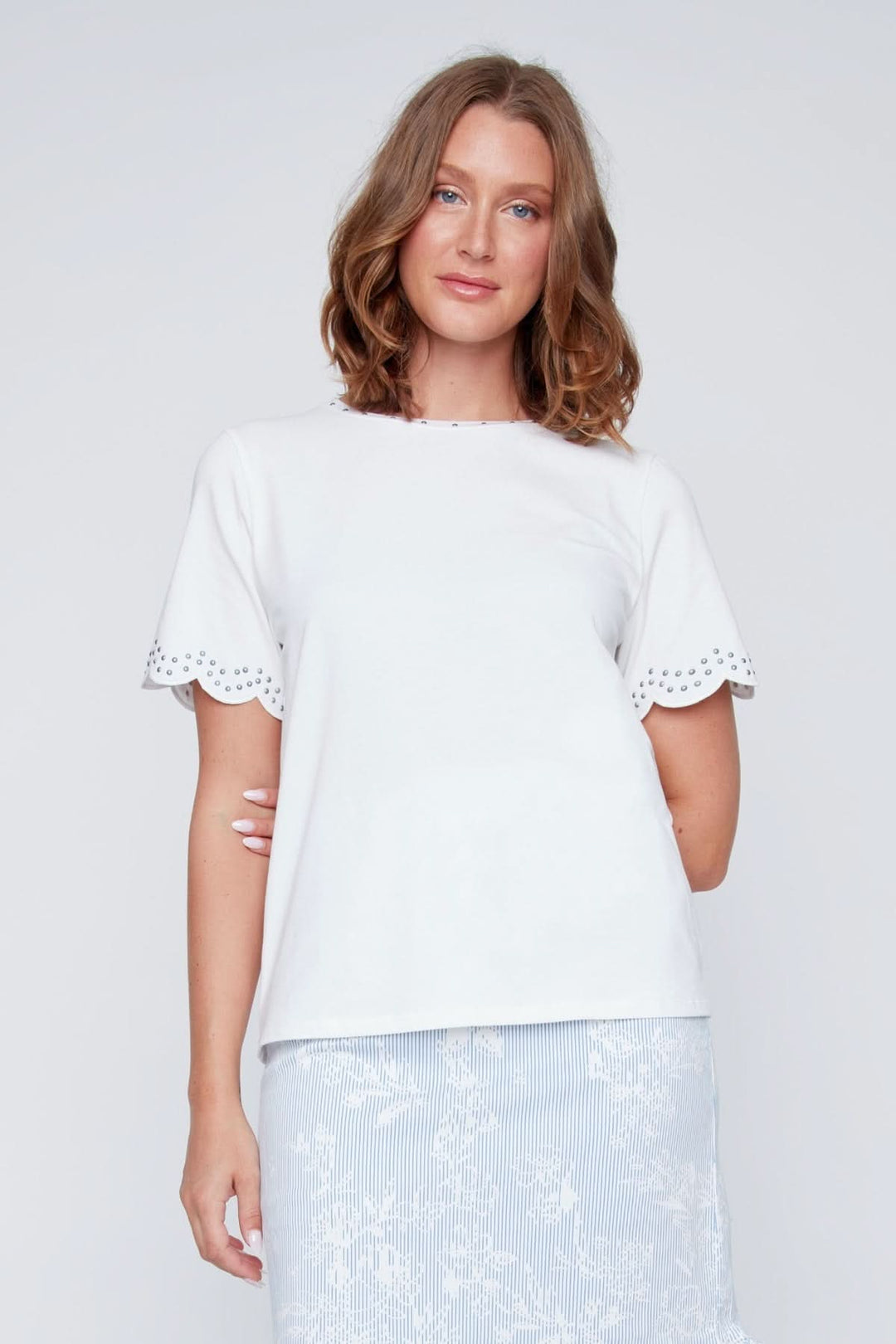 T-shirt with scalloped sleeves