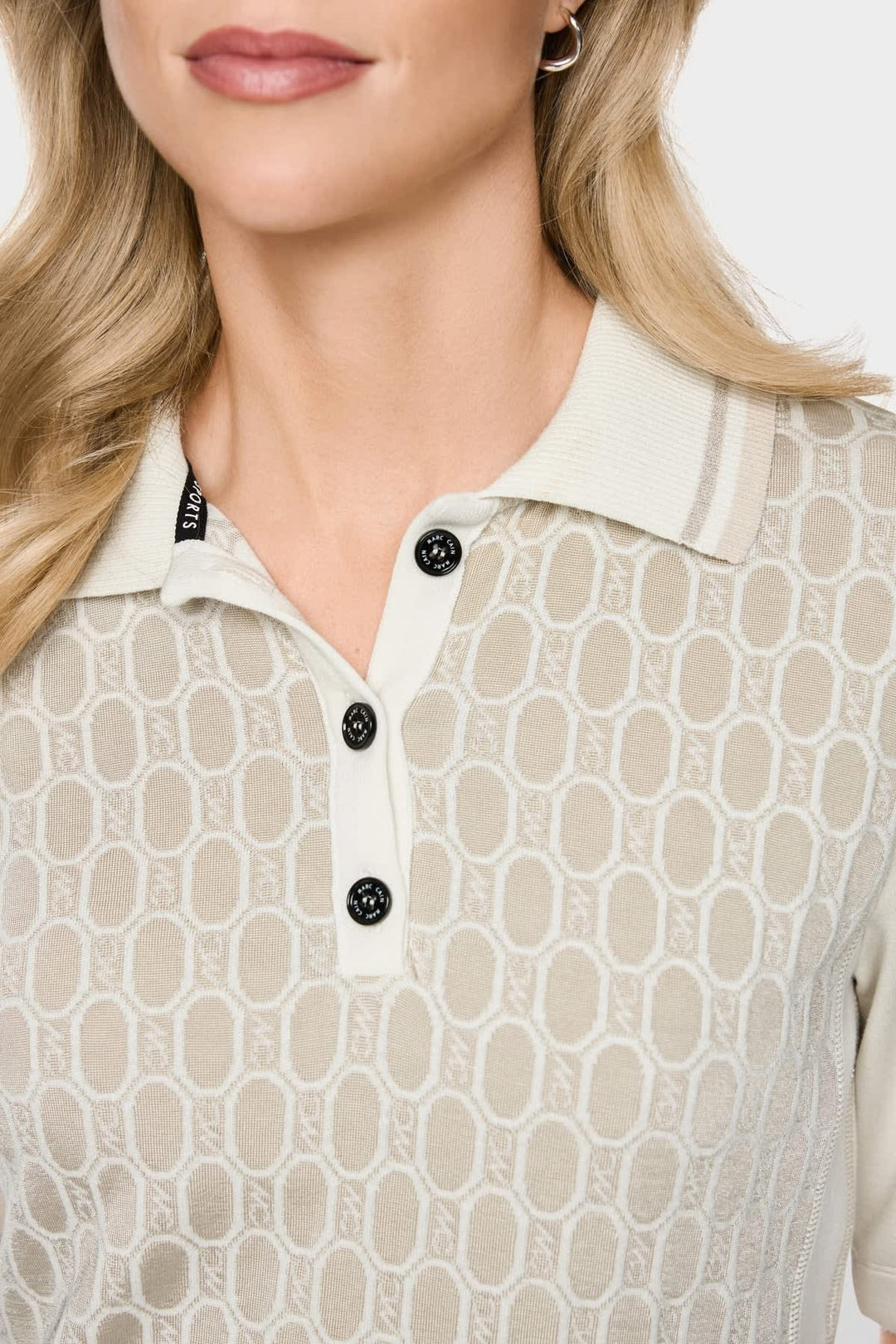 Vue de face robe polo Marc Cain texturée blanche pour femme - Valérie Simon
