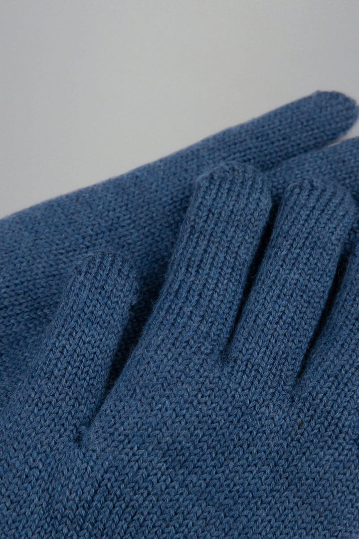 Gants en maille bleue doublés et garnis en suédine, parfaits pour les journées froides et élégantes.