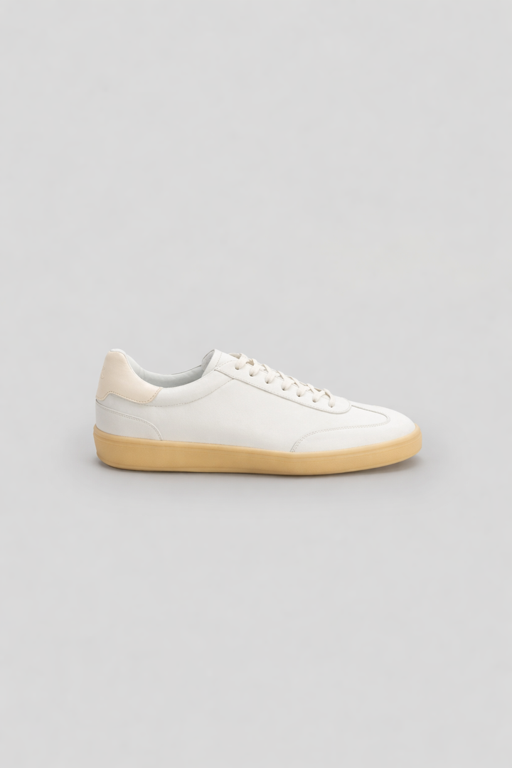 Espadrille Copi en cuir de veau blanc avec semelle en caoutchouc beige, élégante et confortable pour un usage quotidien.