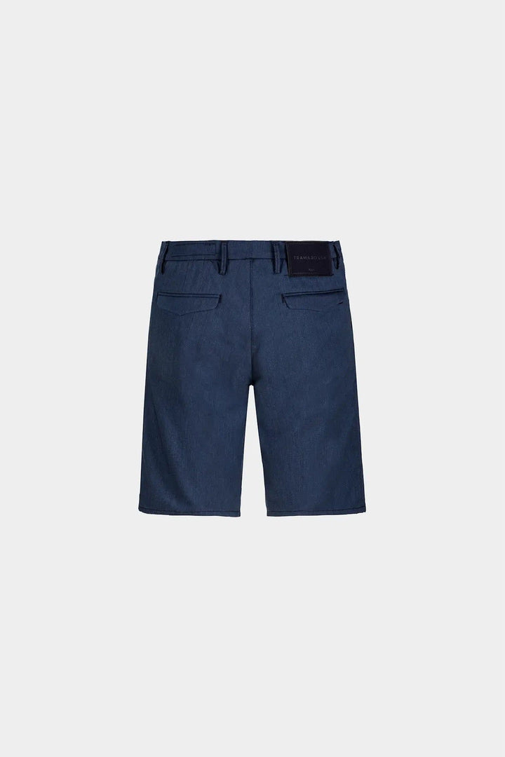 Vue de face short extensible effet denim Tramarossa pour homme bleu avec revers - Valérie Simon