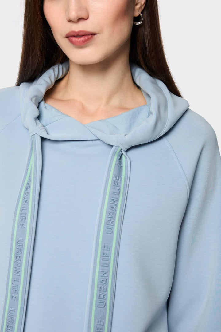 Vue de face sweat à capuche Marc Cain pour femme gris avec détails couture Valérie Simon