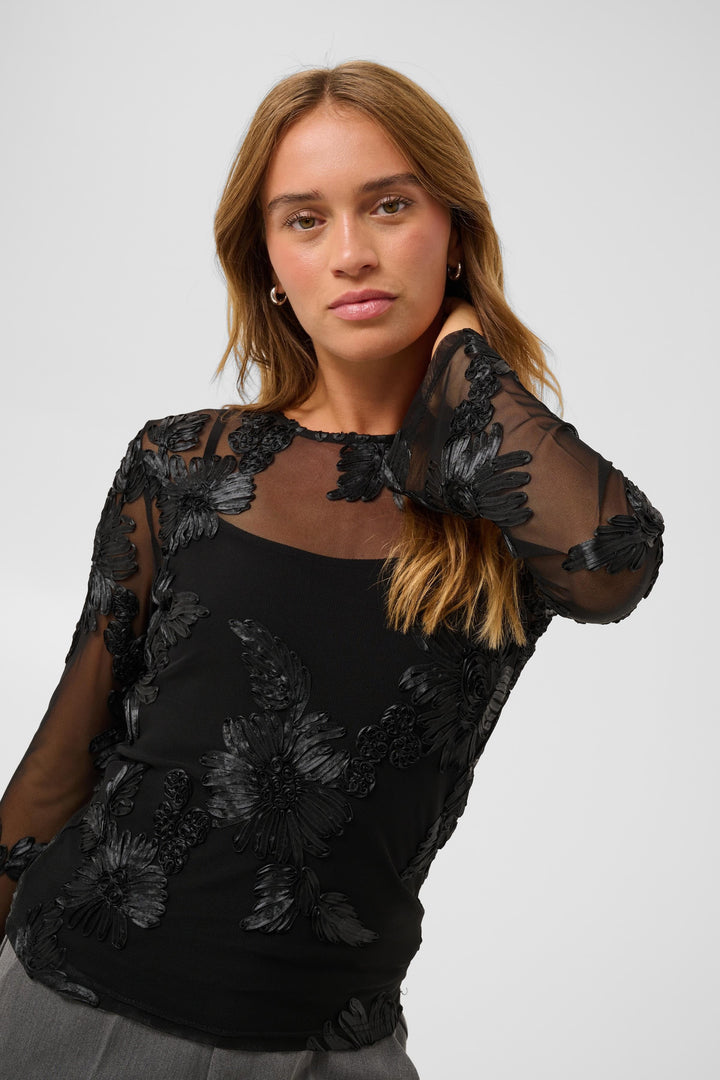 T-shirt Julianne en maille transparente à fleurs vue de face pour femme Kaffe