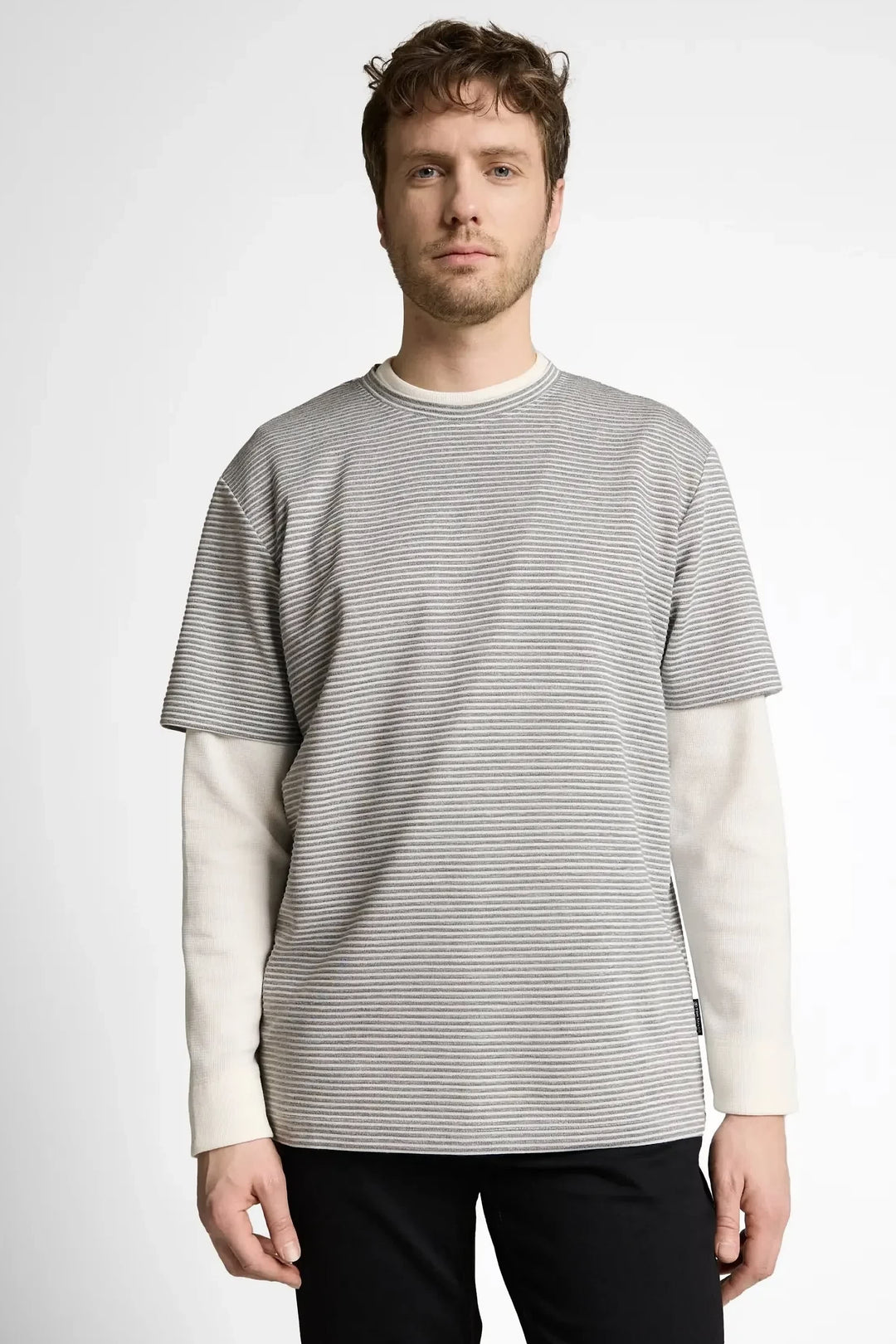 Front view of the white Tom Tailor textured men&