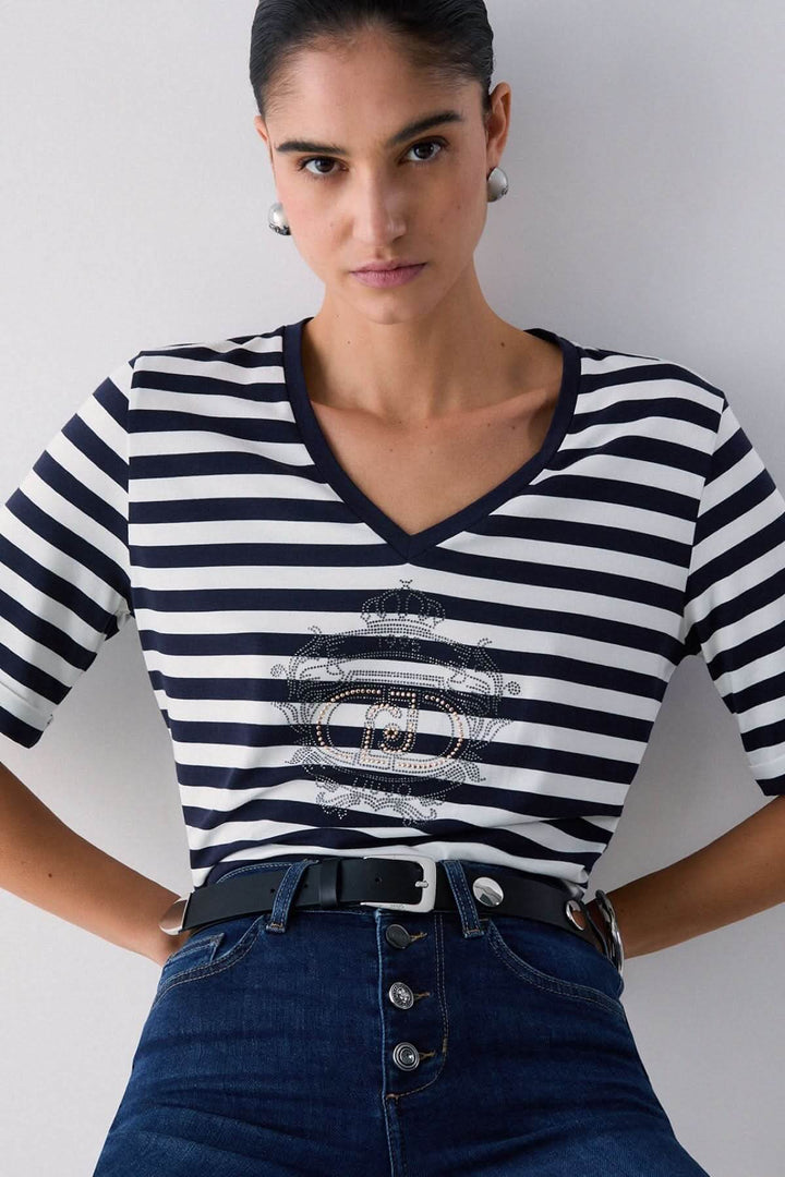 T-shirt rayé col en V avec motif décoratif