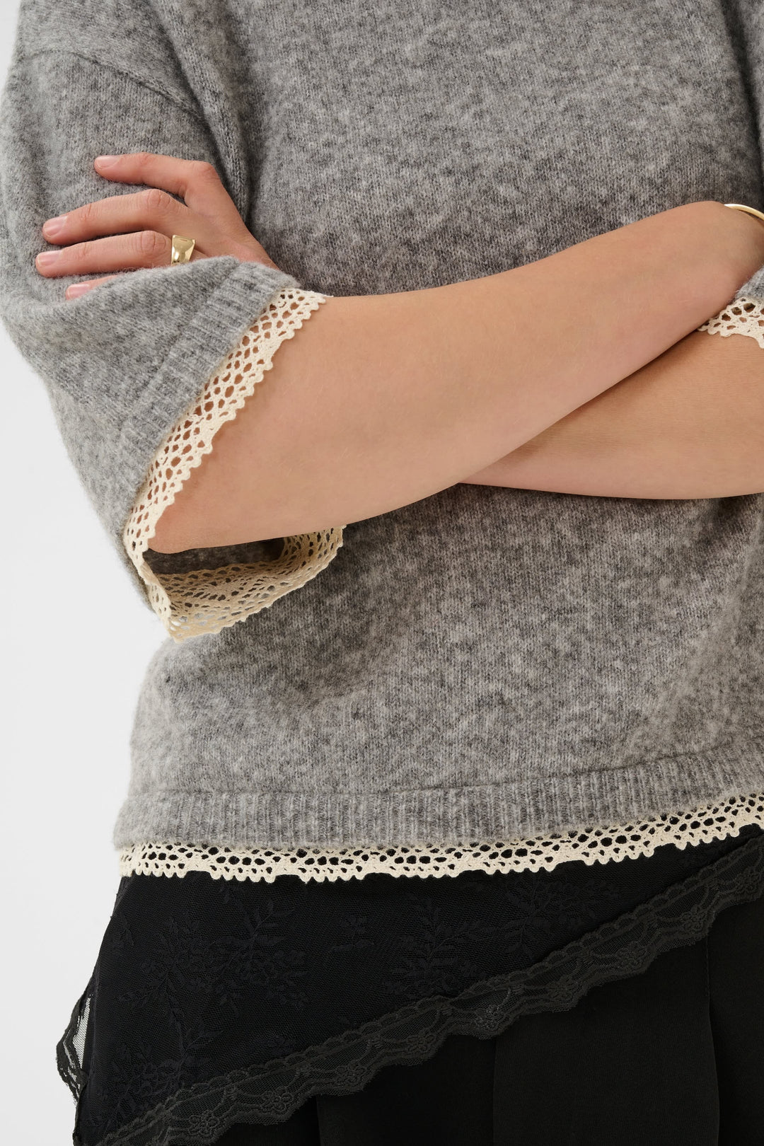 Vue avant tricot détails dentelle pour femme Cream blanc Valérie Simon