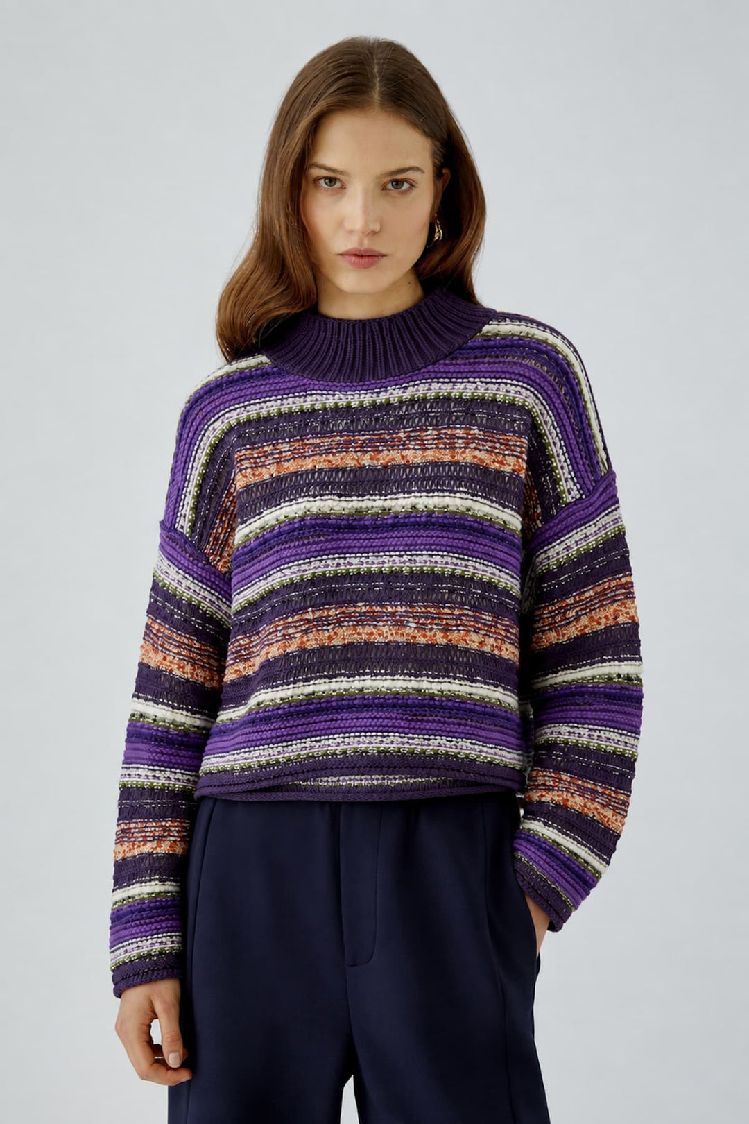 Tricot texturé à rayures multicolores vue de face pour femme Oui