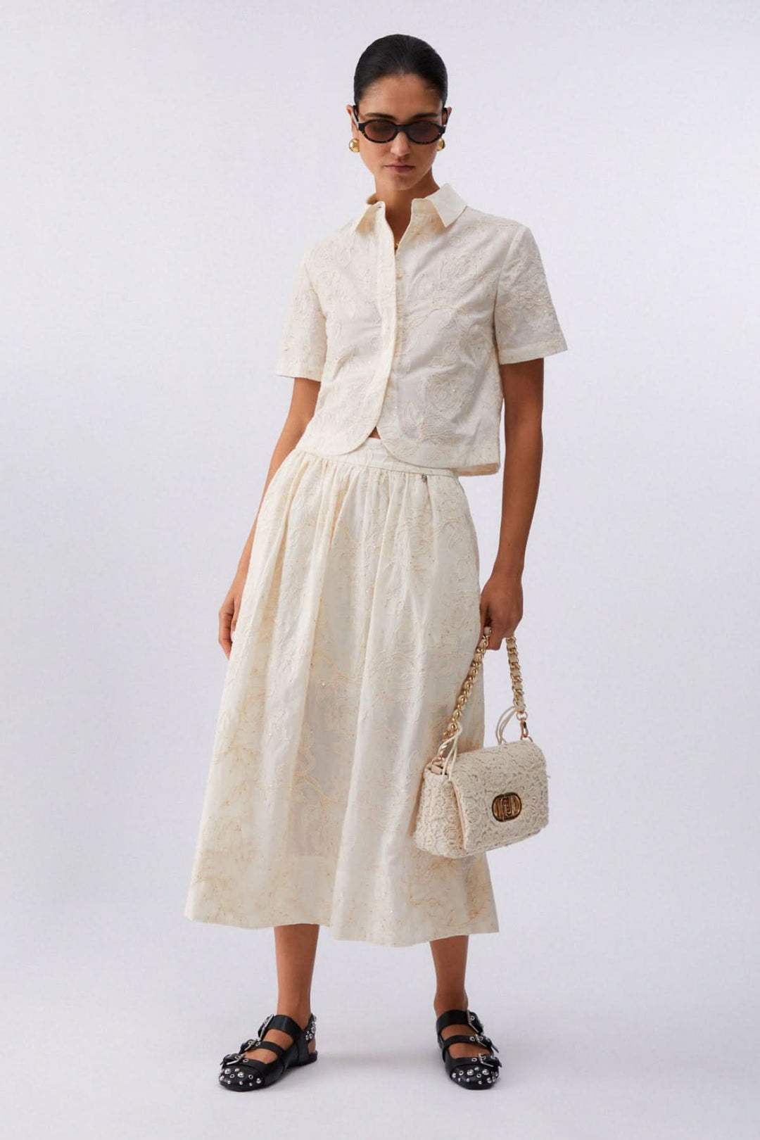 Short-sleeved embroidered shirt