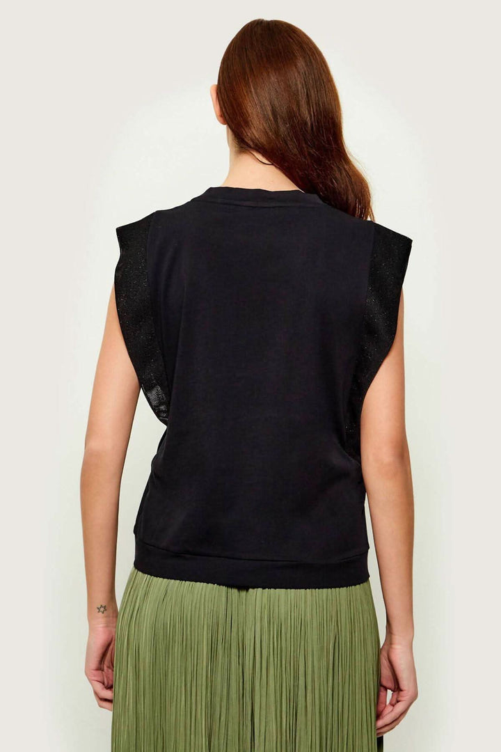 Sleeveless T-shirt with logo