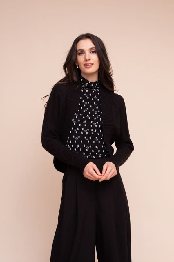 Short cable-knit cardigan 