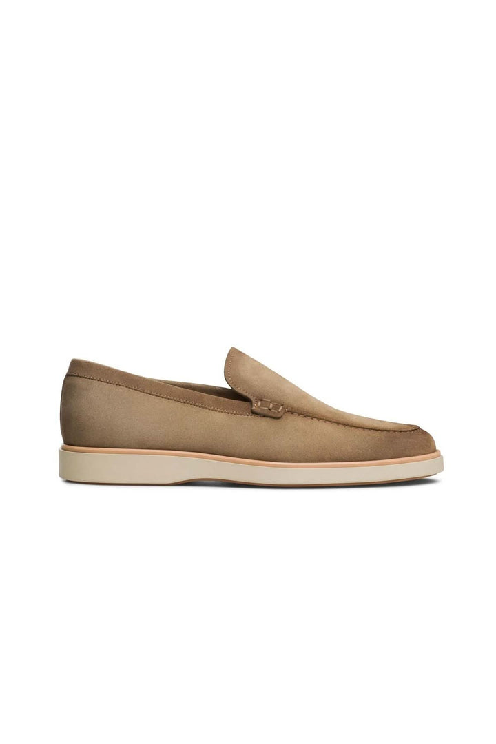 Mocassin Apolo en suede beige pour un style décontracté élégant avec tige en suede de qualité supérieure et confort optimal.