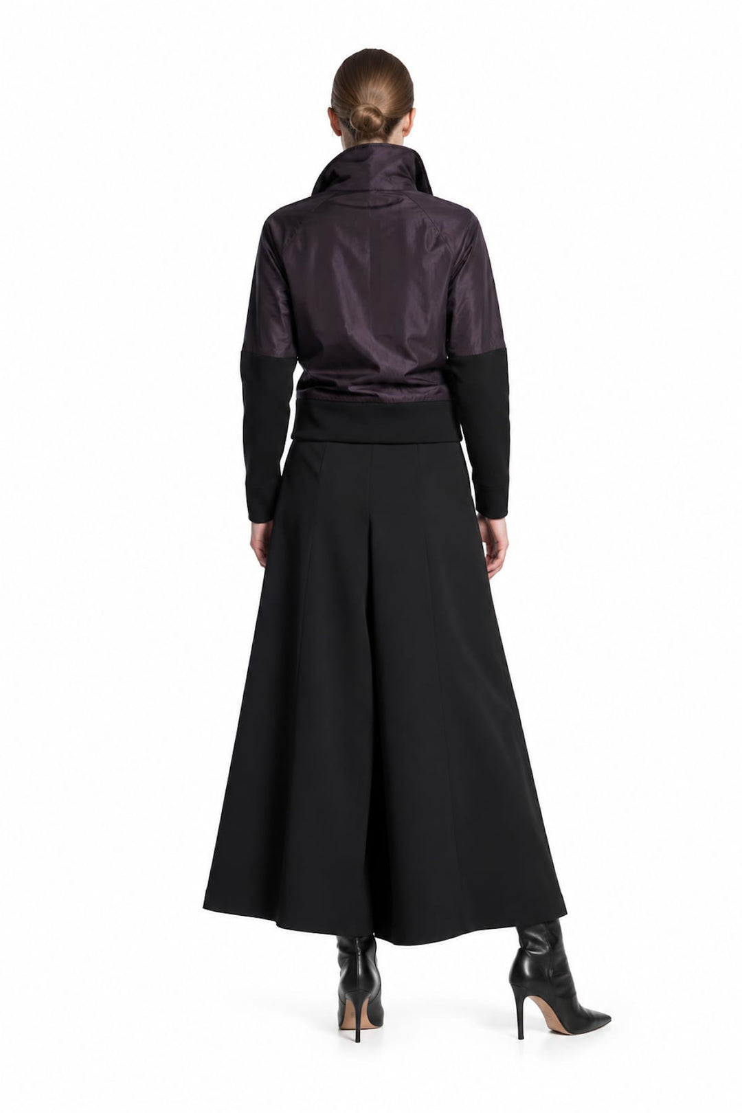 Veste courte Bire à col montant et empiècements contrastants vue de face pour femme xenia