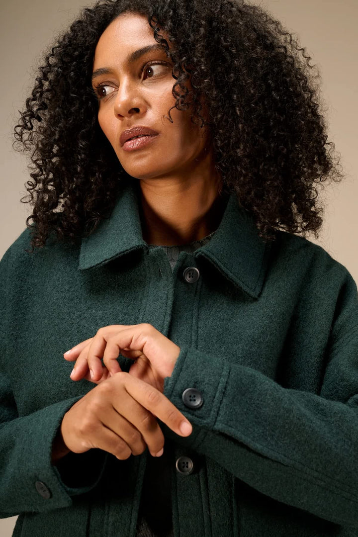 Veste courte boutonnée à col chemise pour femme Nile