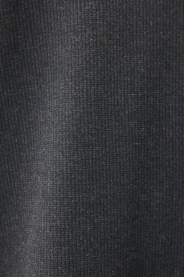 Veste courte structurée à col rond vue de face pour femme Humility