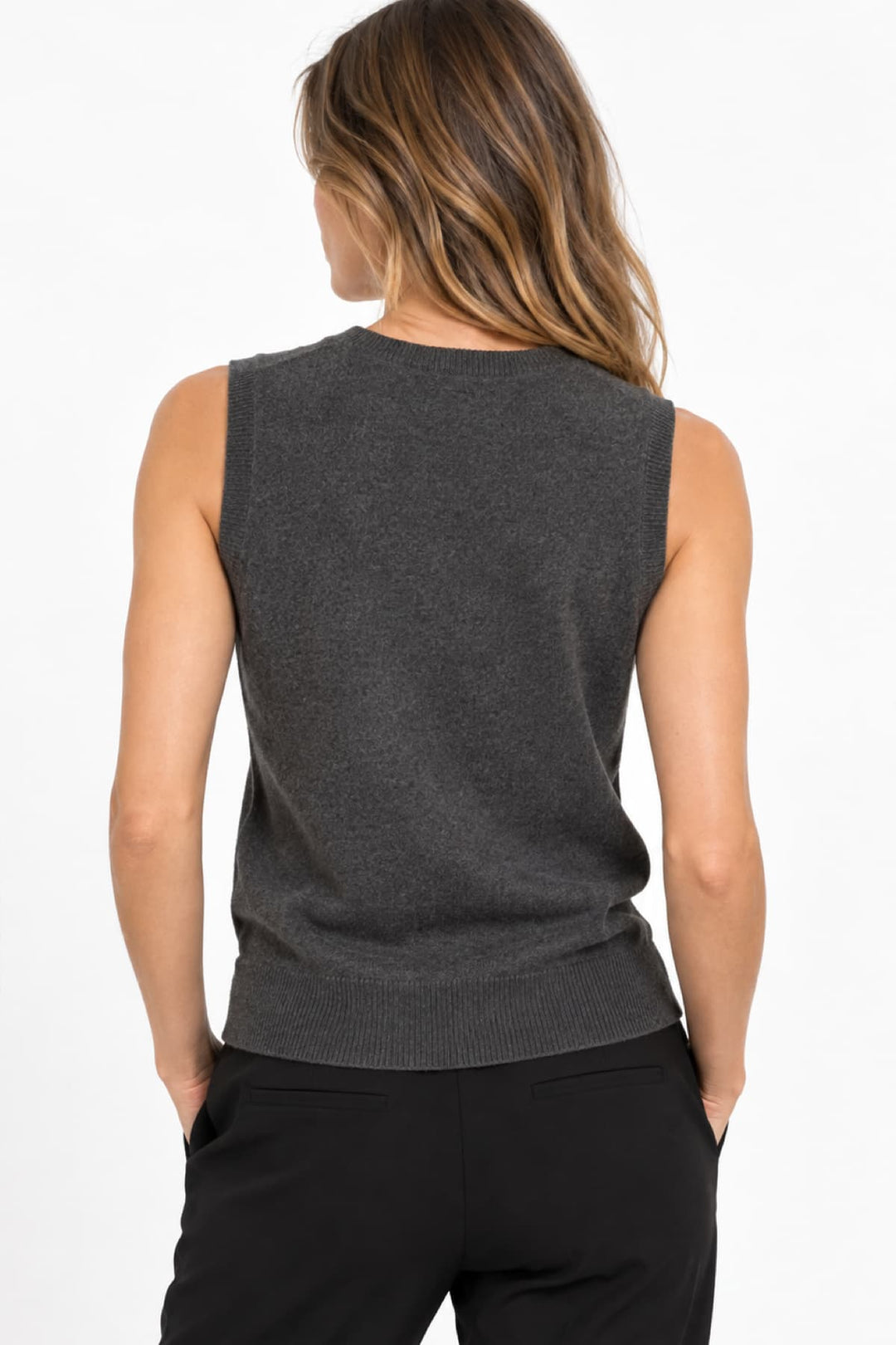 Veste sans manche en tricot à col rond vue de face pour femme Repeat Cashmere