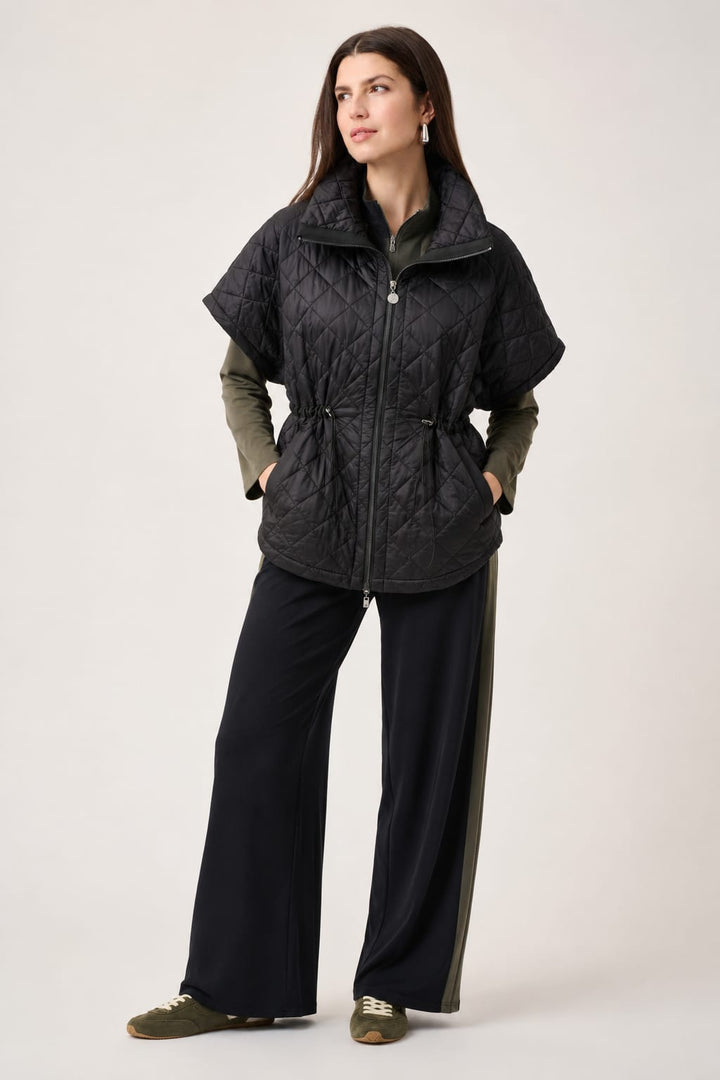 Vue de face veste matelassée sans manche Joseph Ribkoff femme, col montant, bleu marine - Valérie Simon