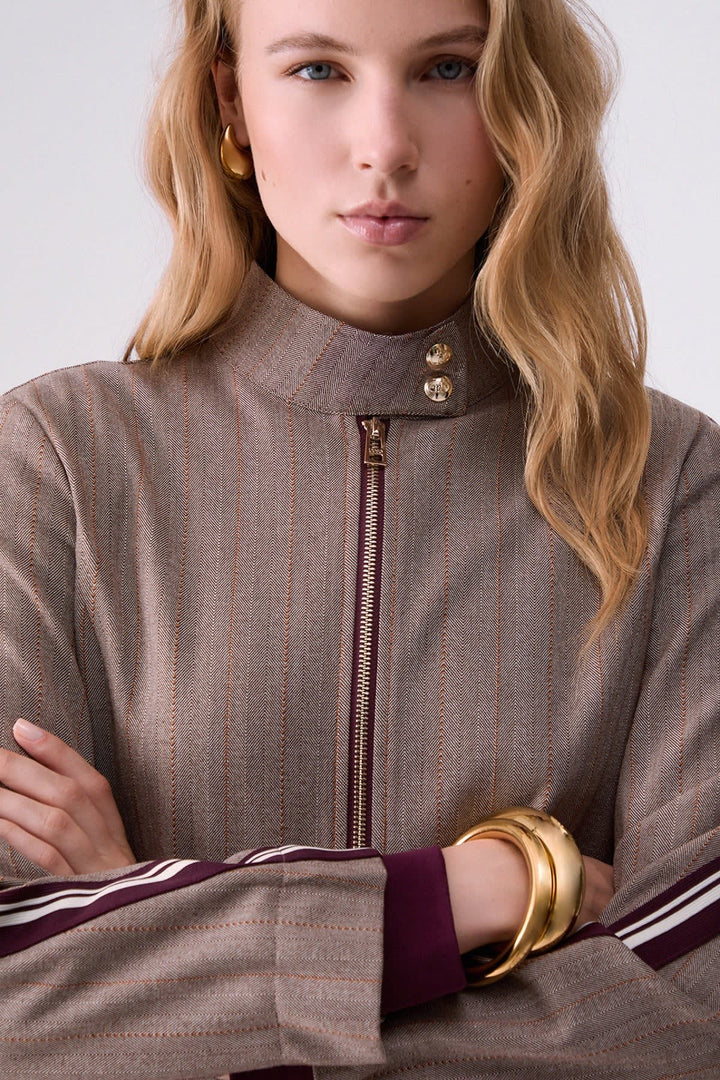 Veste zippée à rayures et manches longues vue de face pour femme liujo