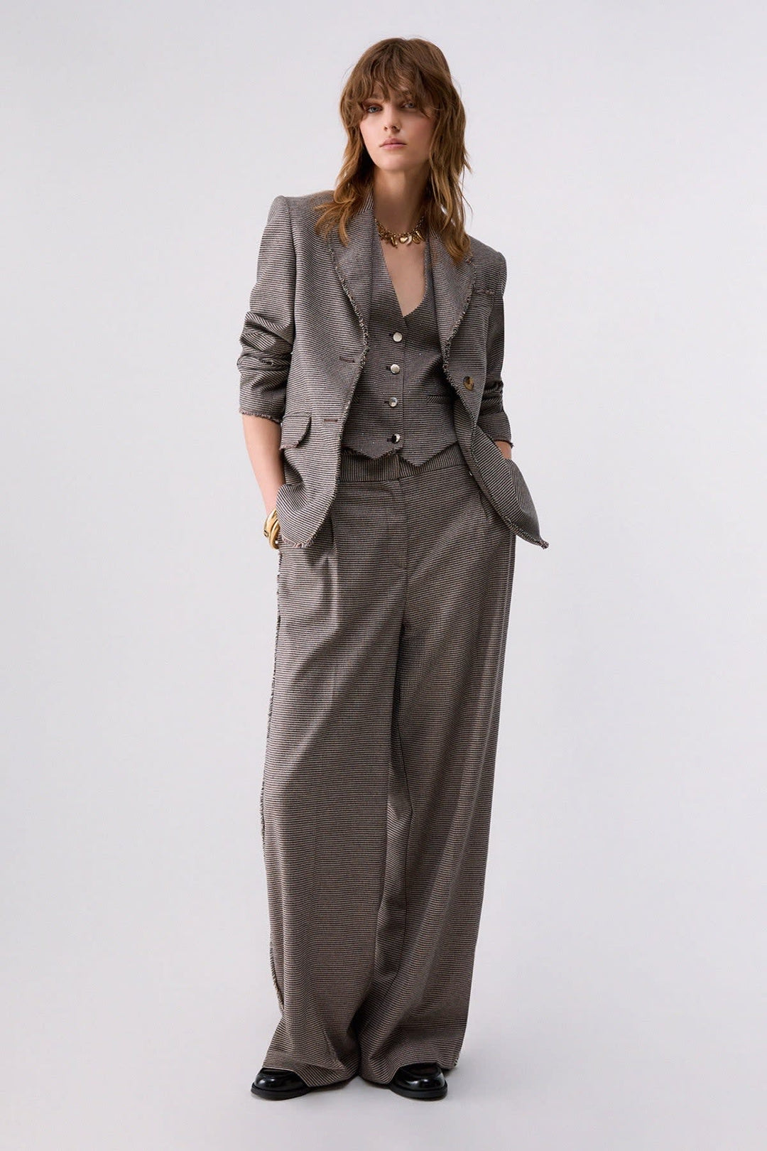 Front view of the women&
