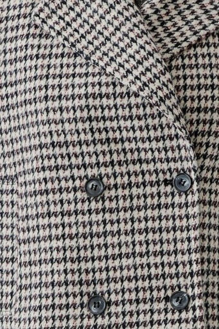 Veston court à motif pied-de-poule vue de face pour femme Oui