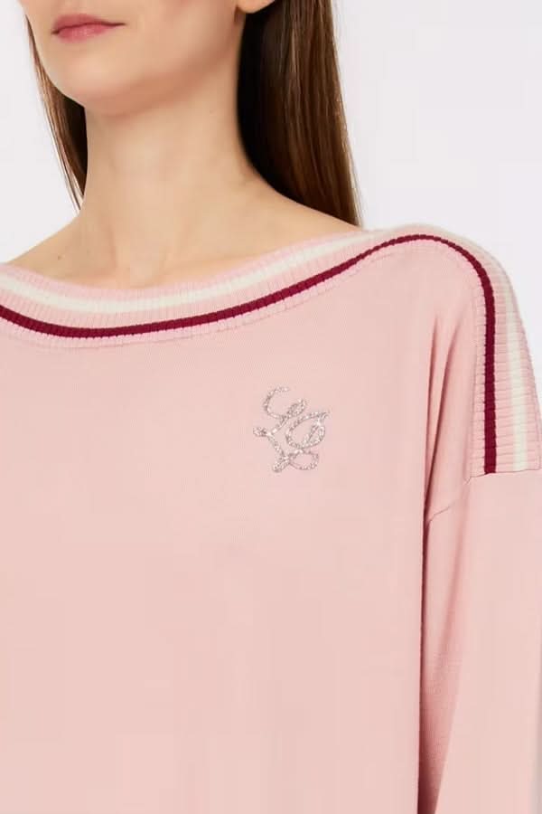 Lightweight knit with contrasting details