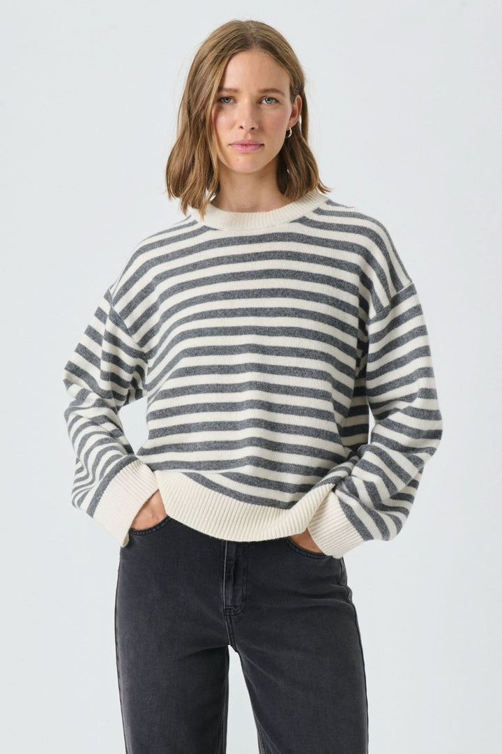 Chandail de laine rayé