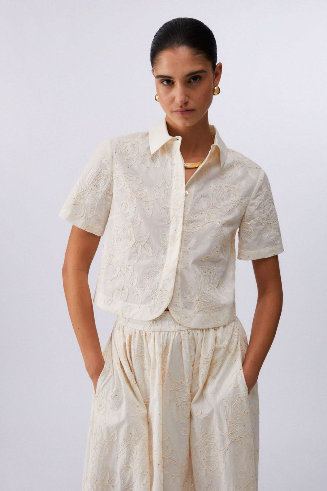 Short-sleeved embroidered shirt