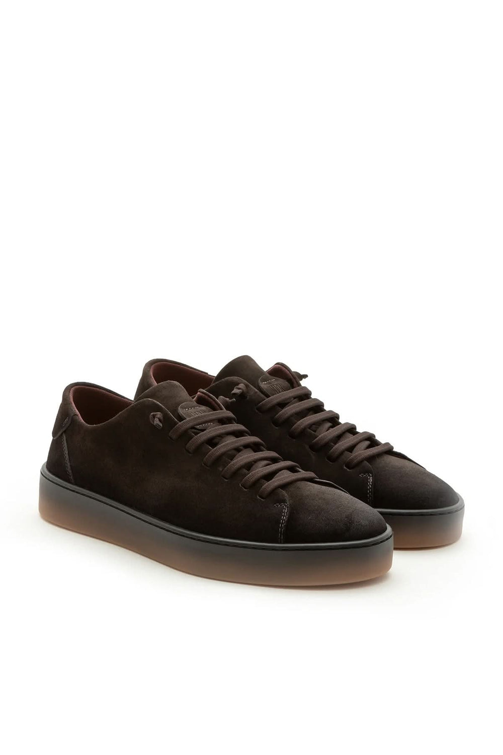 Sneaker homme cuir veau finition travaillée avec lacets élastiques et semelle haut de gamme, fabriquées en Italie.