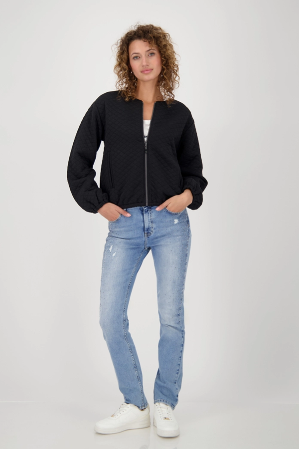 Veste matelassée avec poches, coupe moderne, manches bouffantes, tissu losanges, allure décontractée, confort et élégance en noir.